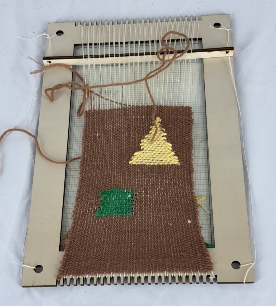 Simple weaving loom, with tapestry weaving